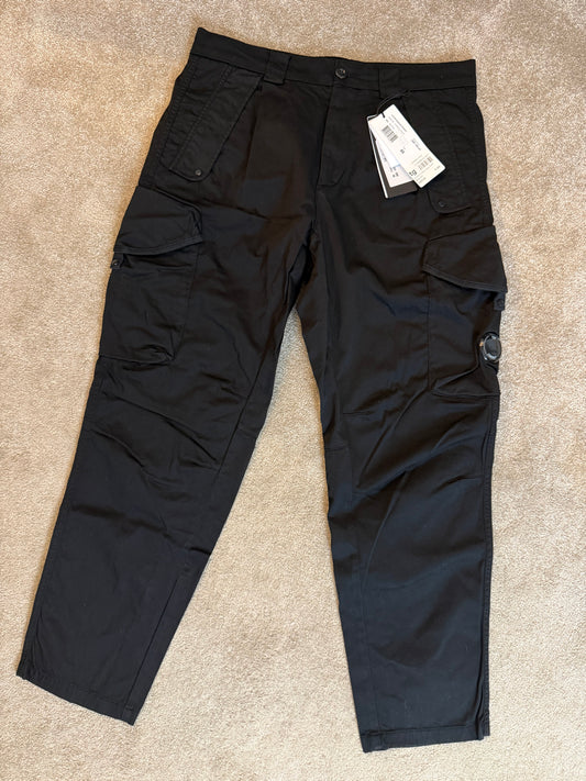 C.P. COMPANY RASO CARGO TROUSERS - BLACK