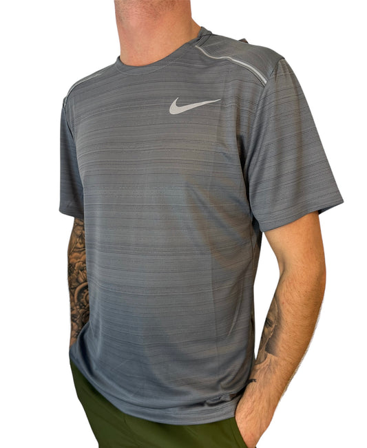 NIKE DRI-FIT MILER 1.0 T SHIRT - GREY