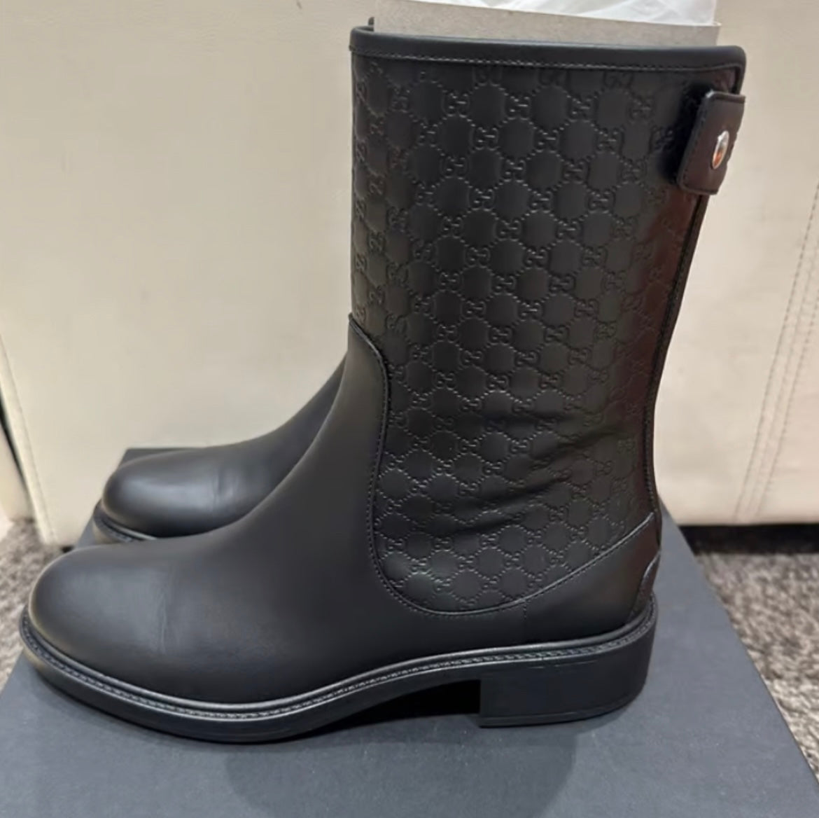 WOMENS GUCCI GG MICROGUCCISSIMA EMBOSSED LEATHER ANKLE BOOTS - BLACK