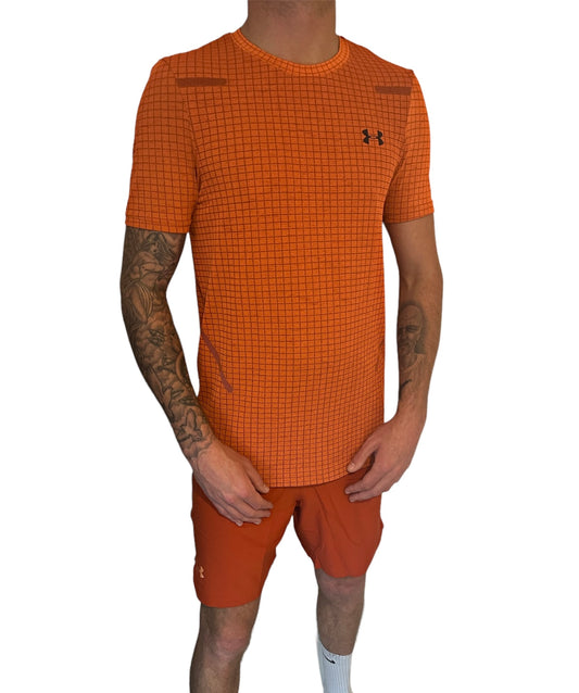 UNDER ARMOUR SEAMLESS T-SHIRT & SPEEDPOCKET SHORTS - ORANGE