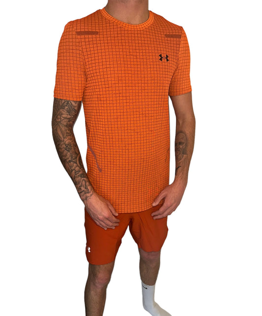 UNDER ARMOUR SEAMLESS T-SHIRT & SPEEDPOCKET SHORTS - ORANGE