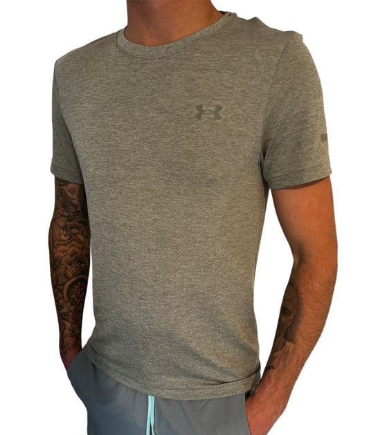 UNDER ARMOUR SEAMLESS STRIDE T-SHIRT - STONE GREY