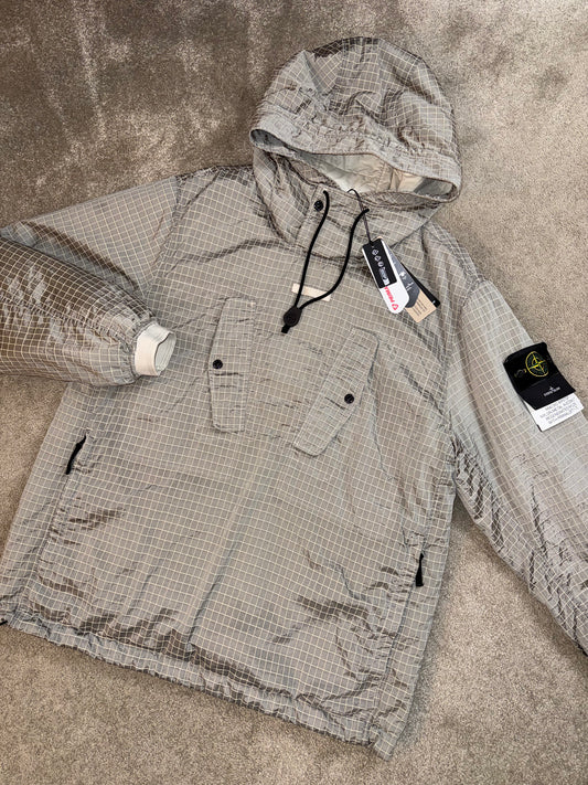 STONE ISLAND MACRO RIPSTOP NYLON METAL REFLECTIVE SMOCK JACKET - GREY / SILVER