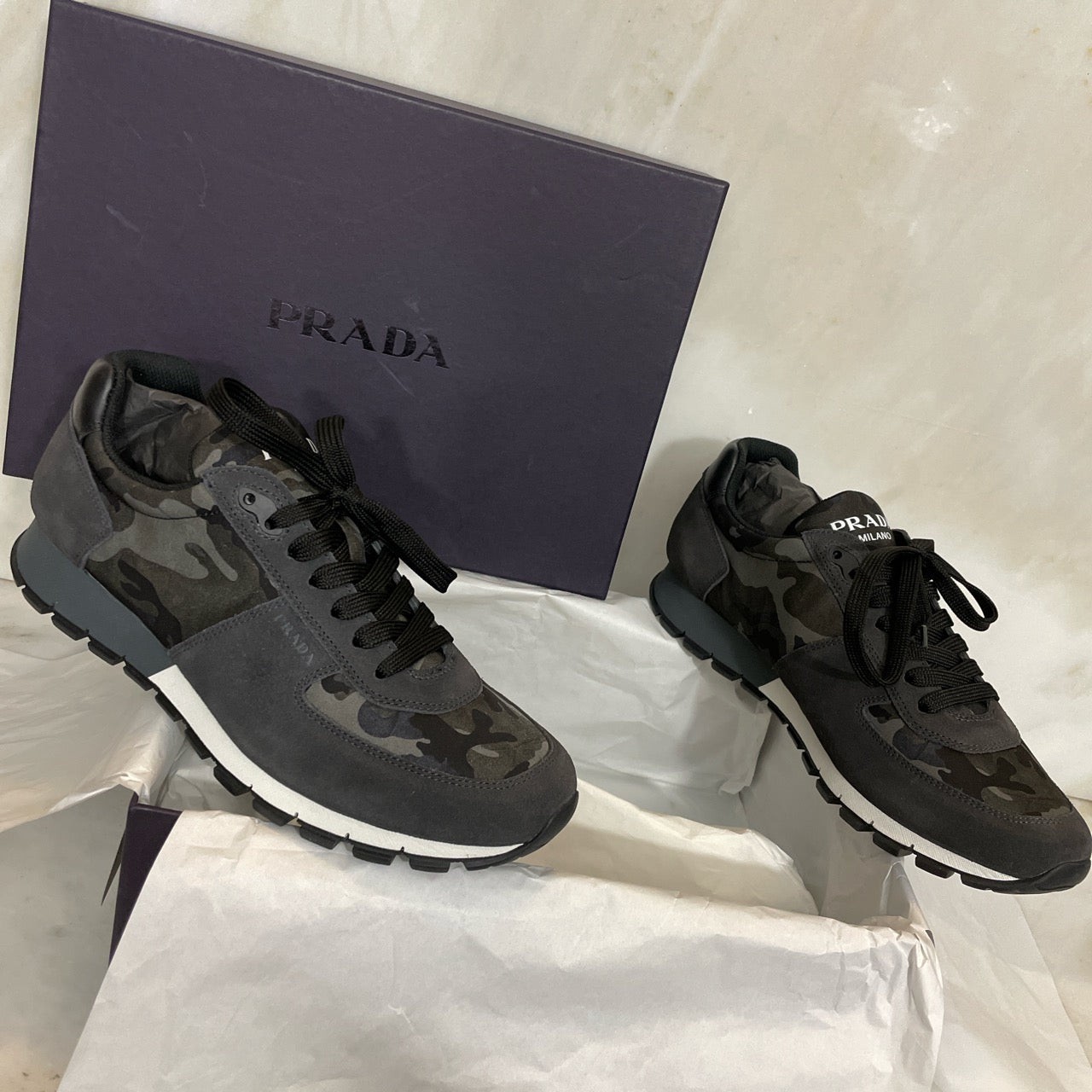 katje Booth automaat PRADA MILANO NYLON & SUEDE CAMO RUNNERS - GREY – SGN CLOTHING