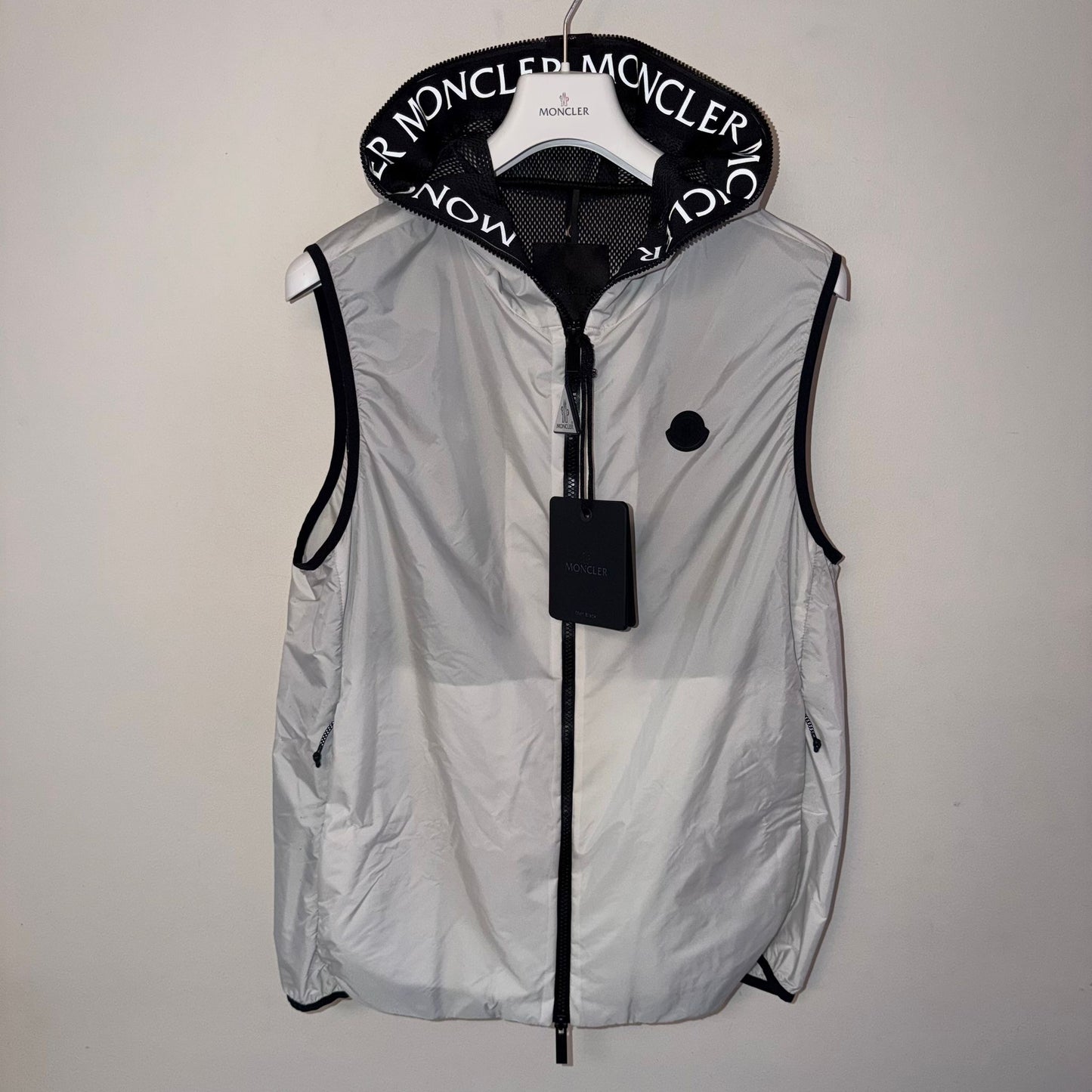 MONCLER PAKITO HOODED NYLON GILET BODYWARMER - GREY