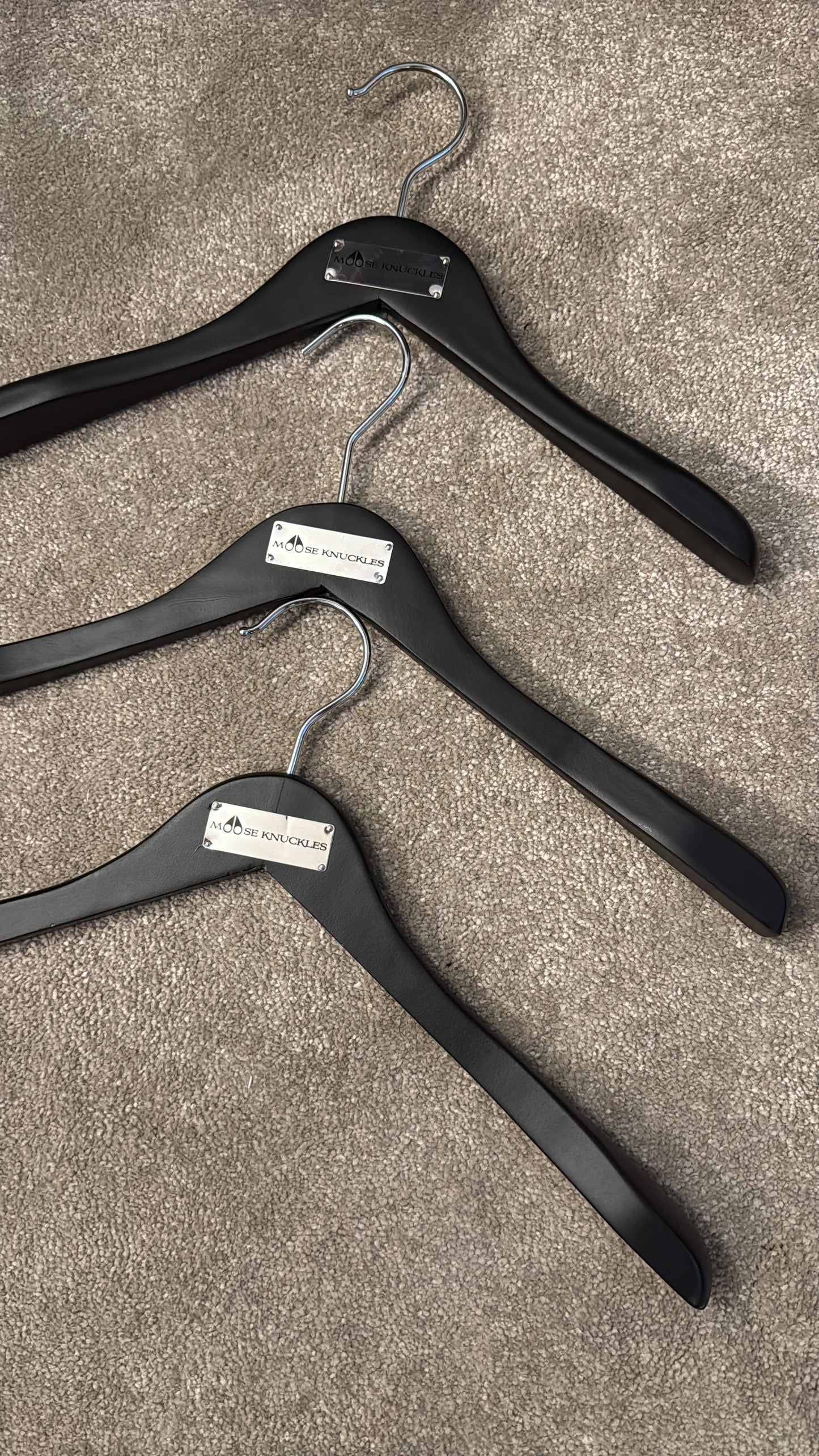 MOOSE KNUCKLES WOODEN COAT HANGERS BLACK