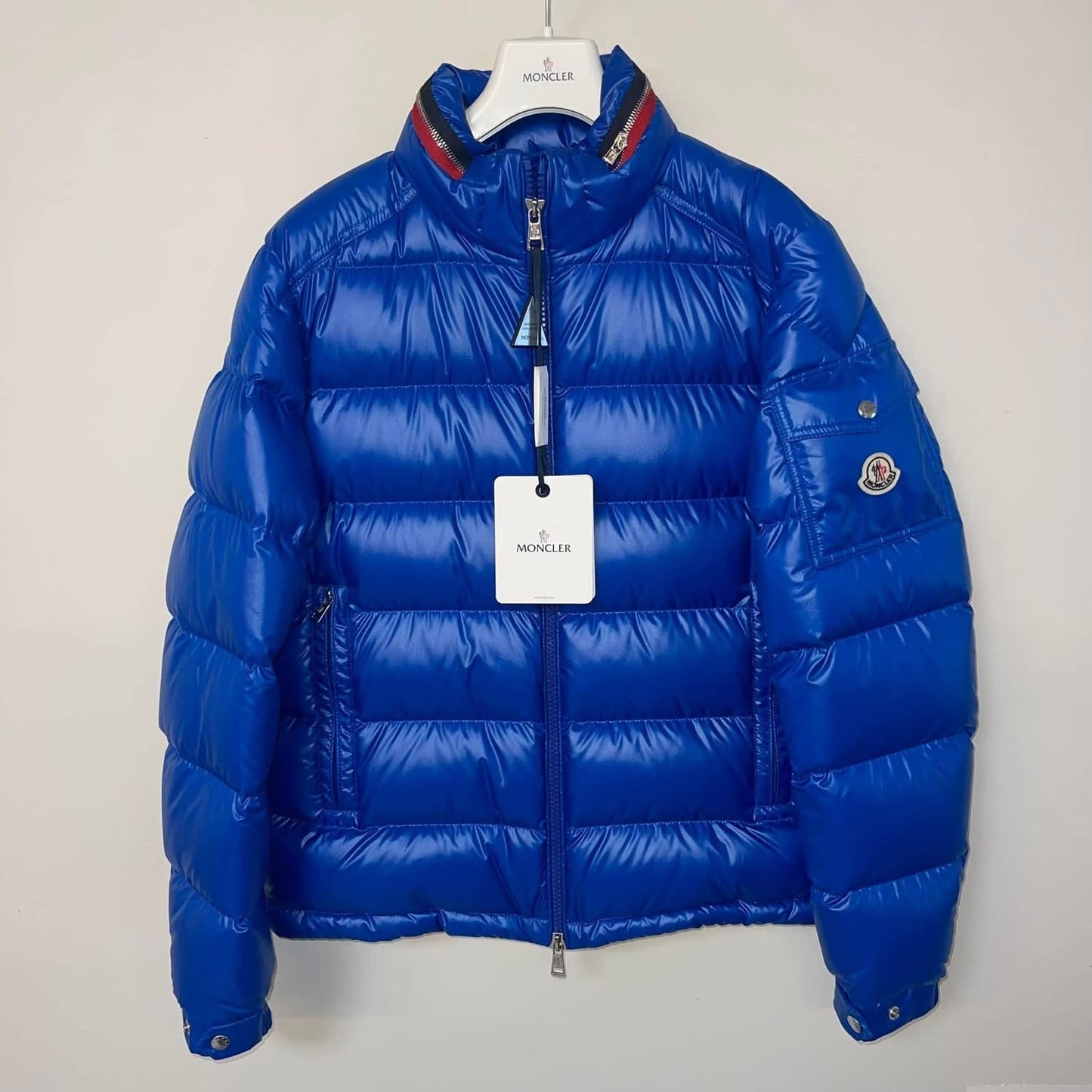MONCLER BOURNE DOWN PUFFER JACKET - BLUE