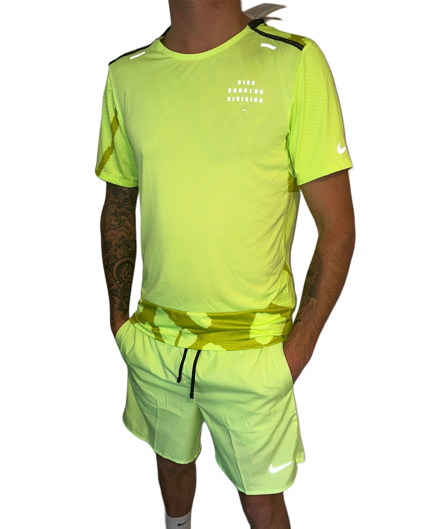 NIKE DRI-FIT RUN DIVISION RISE 365 T - SHIRT - NEON GREEN