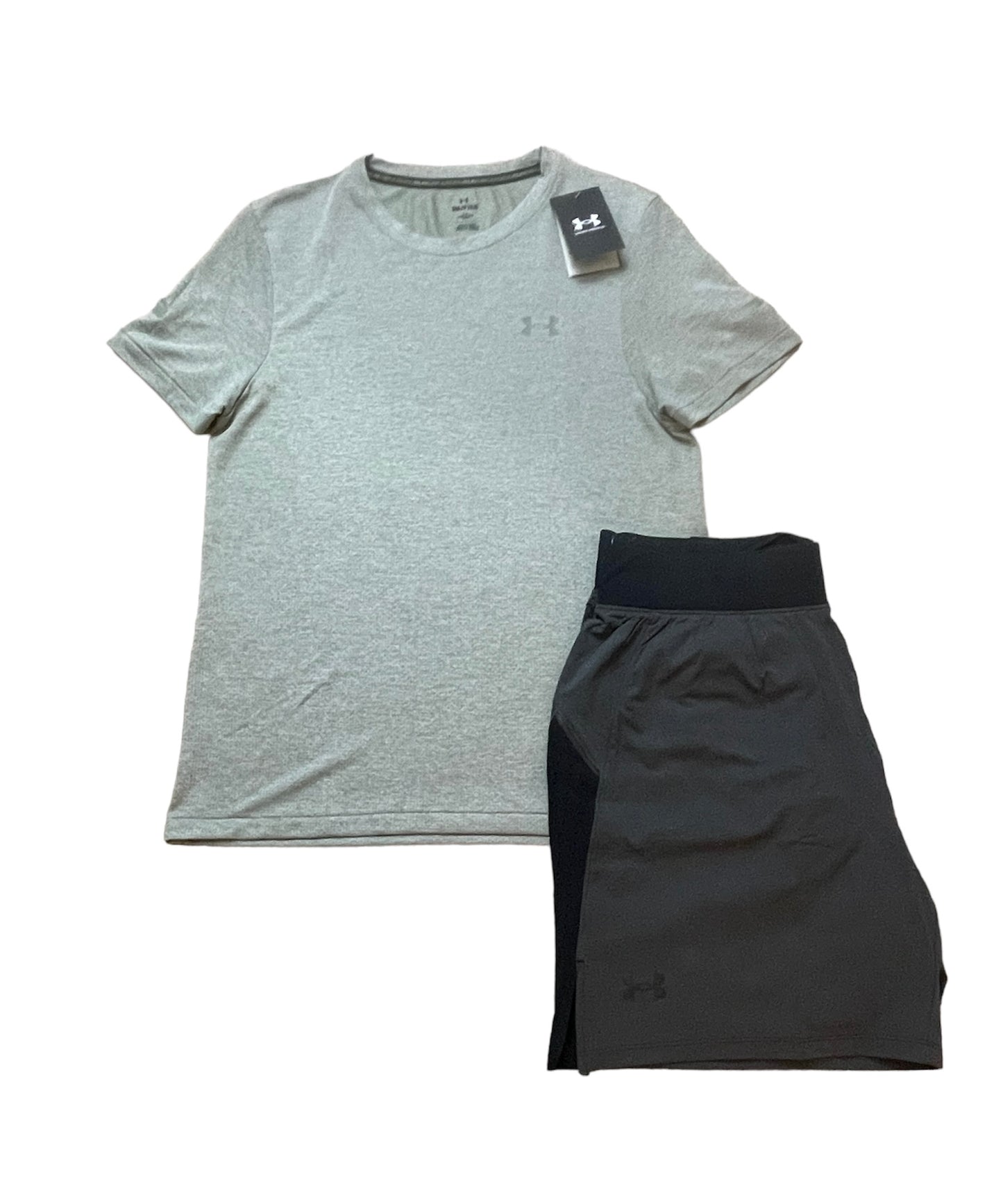 UNDER ARMOUR SEAMLESS STRIDE T-SHIRT & LAUNCH PRO SHORTS - GREY / BLACK