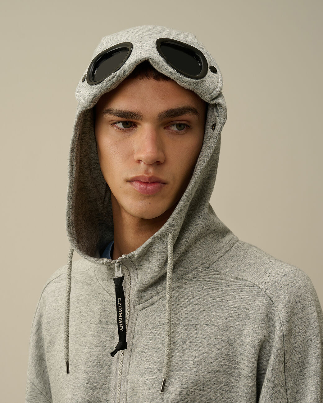 C.P. COMPANY GOGGLE FULL ZIP HOODED SWEATSHIRT - GREY